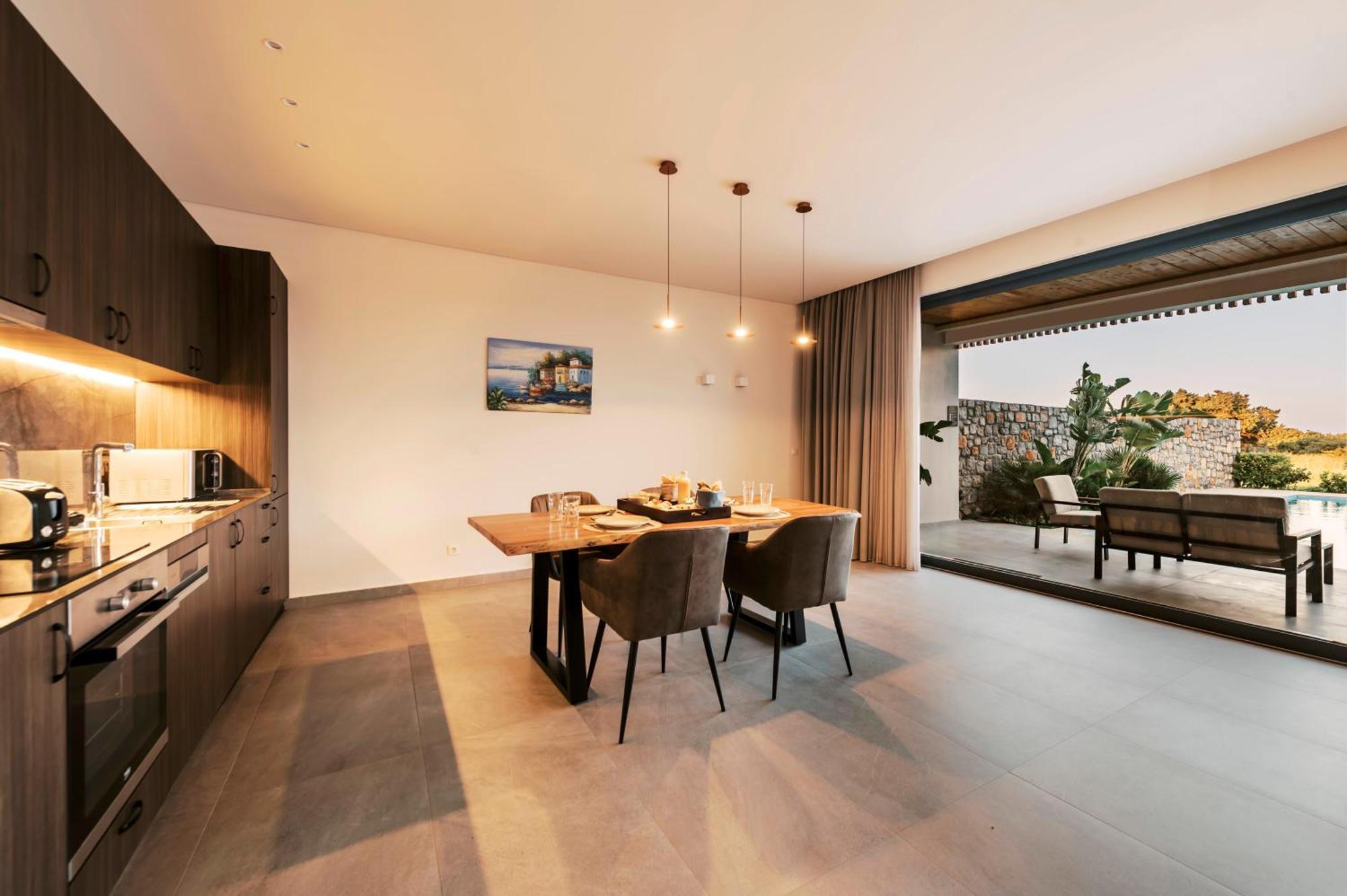 Villa Aethrion & *