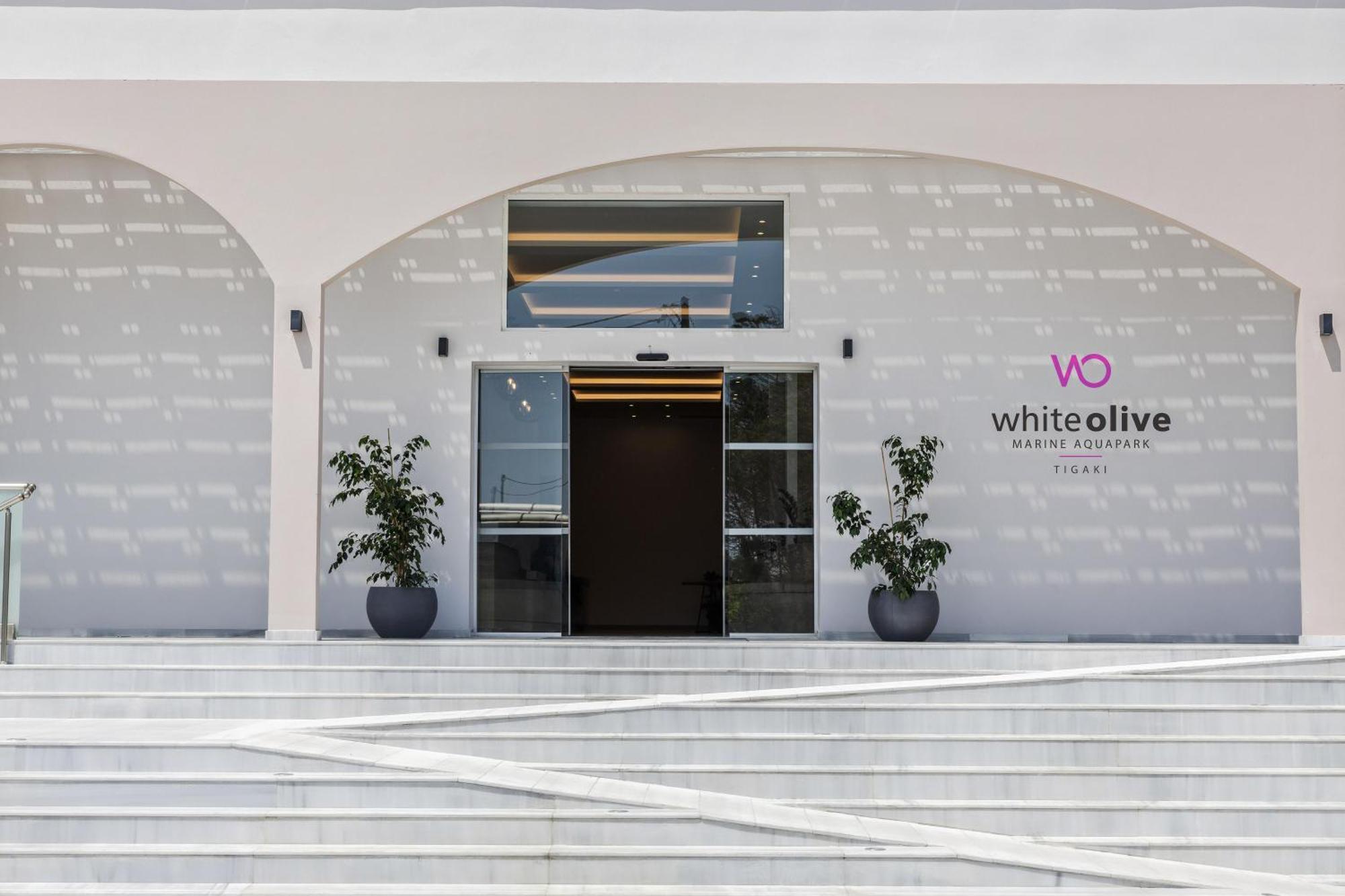 White Olive Marine Aquapark Hotel