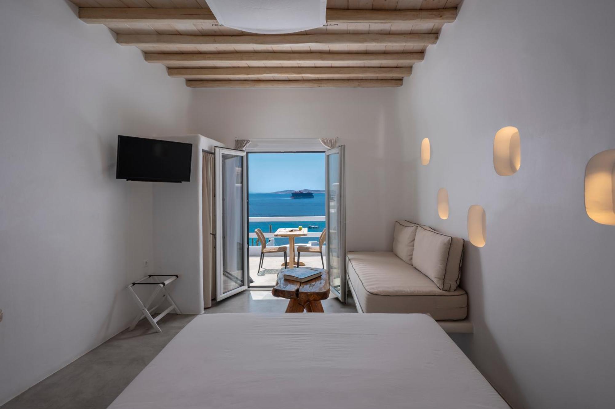 Flaskos Luxury Suites