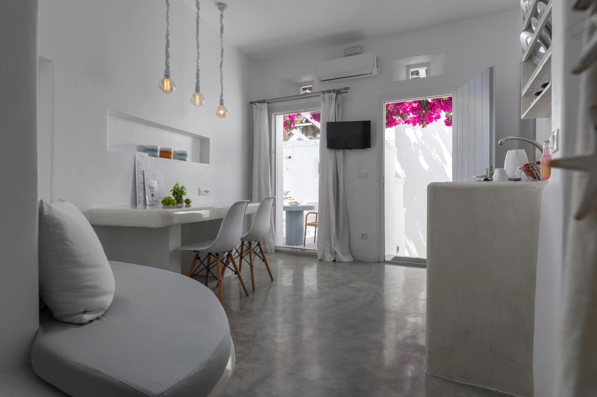 Aparthotel Flaskos Luxury Suites 4*