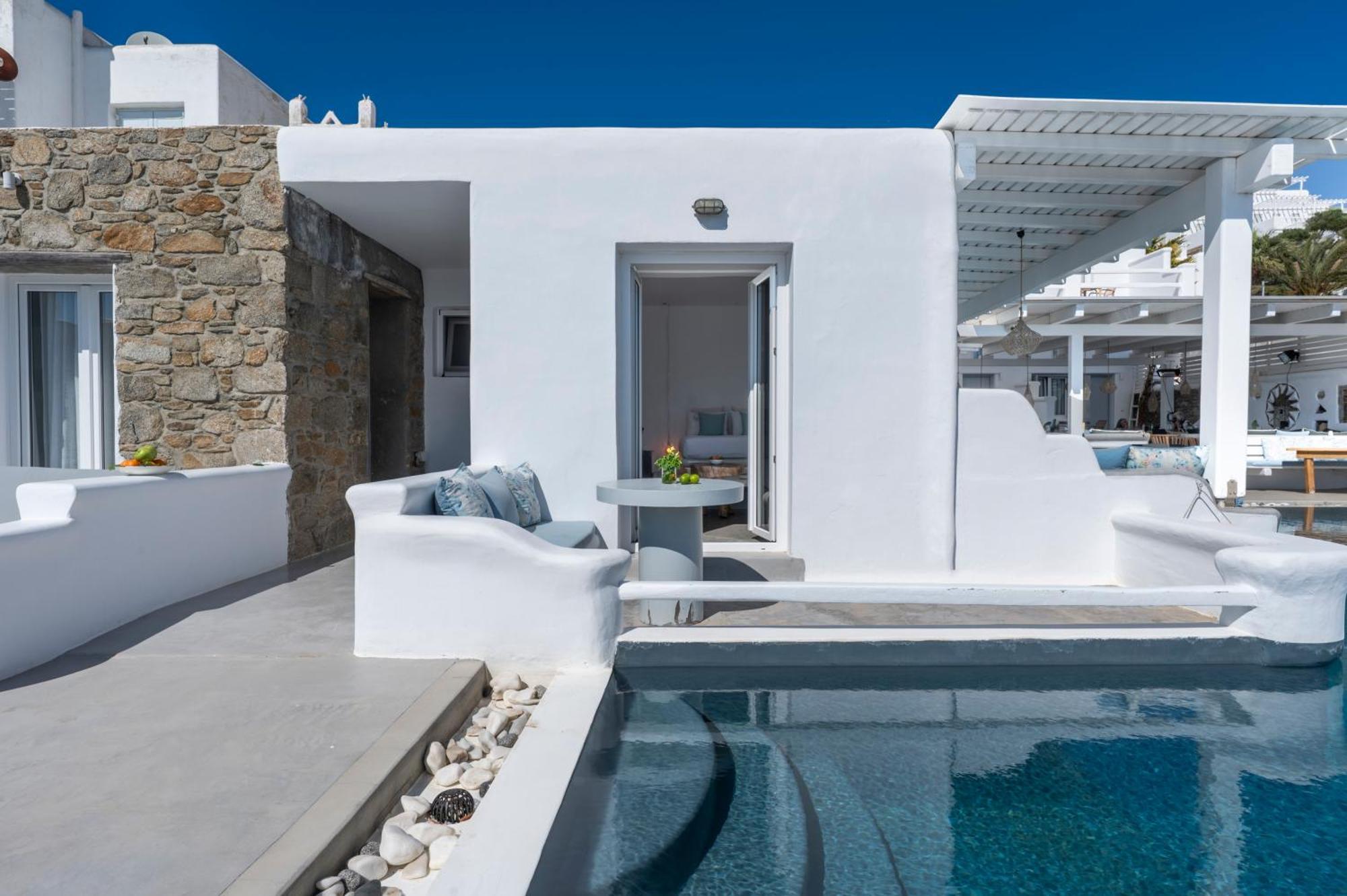 Flaskos Luxury Suites 4*