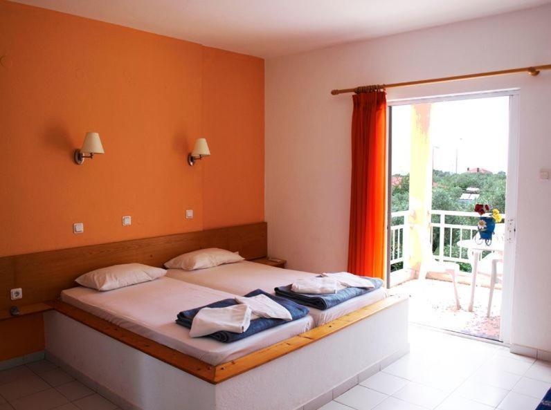 Amarilia Aparthotel 3*