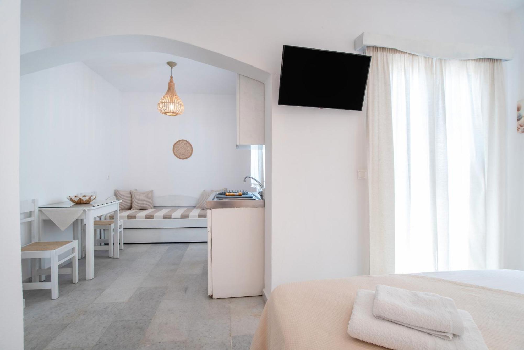Maroulis Naxos *