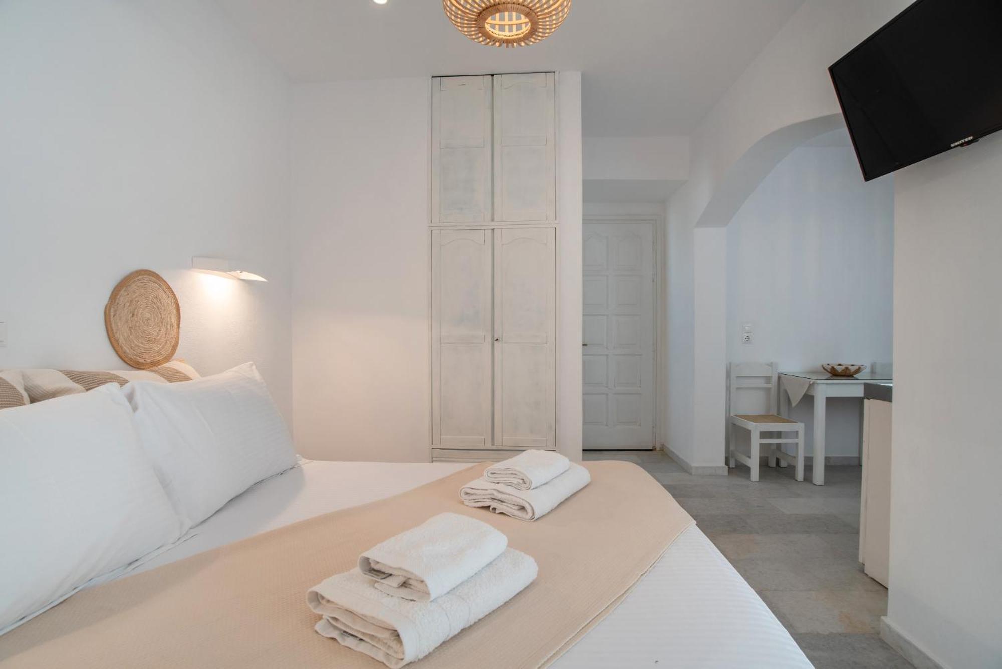 Maroulis Naxos *