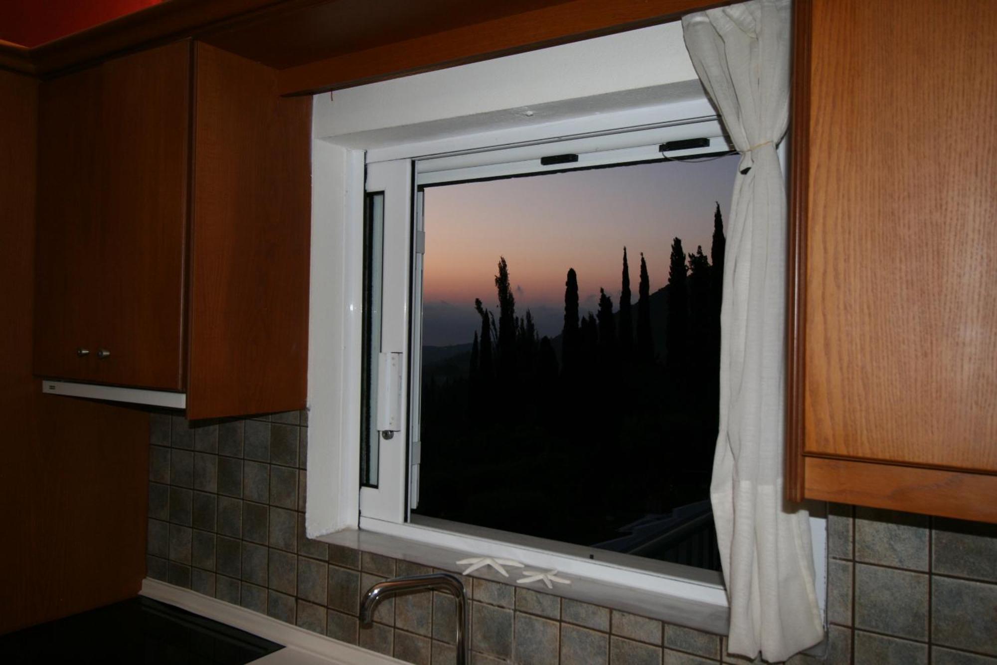 Corfu Quality Suite, Tranquility, Mountain & Sea Views Apartment *