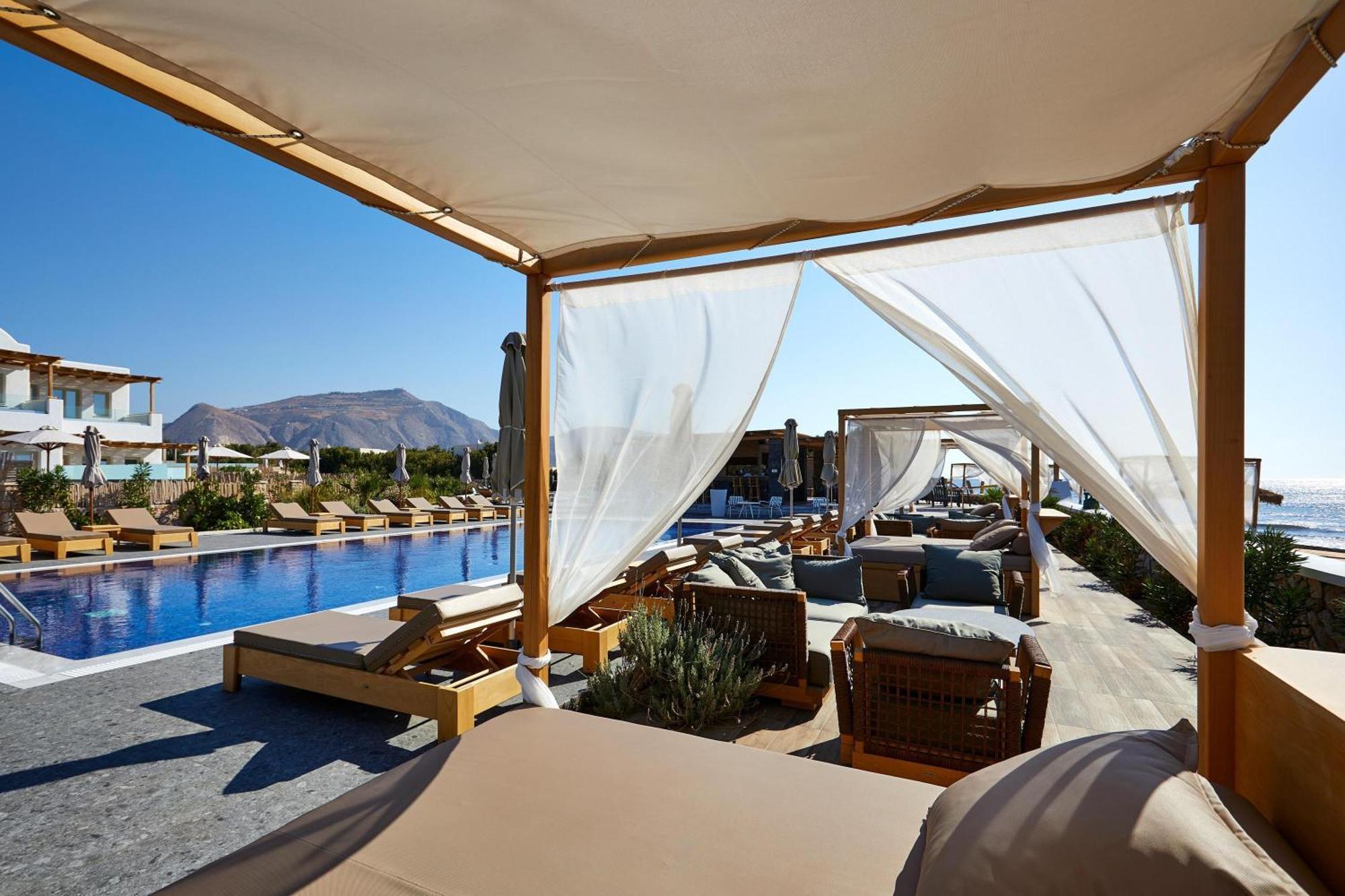 Sea Breeze Santorini Resort, Curio By Hilton Agios Georgios (Santorini)