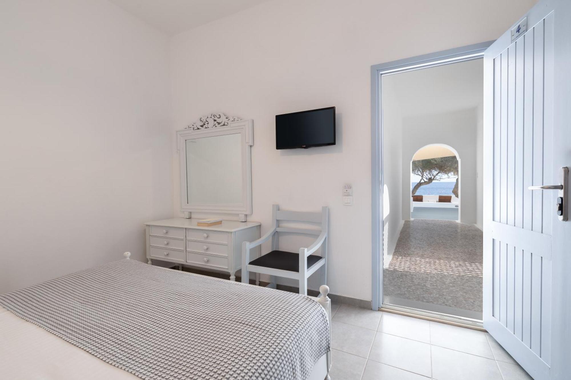 Akrotiri Akrotiri (Santorini)