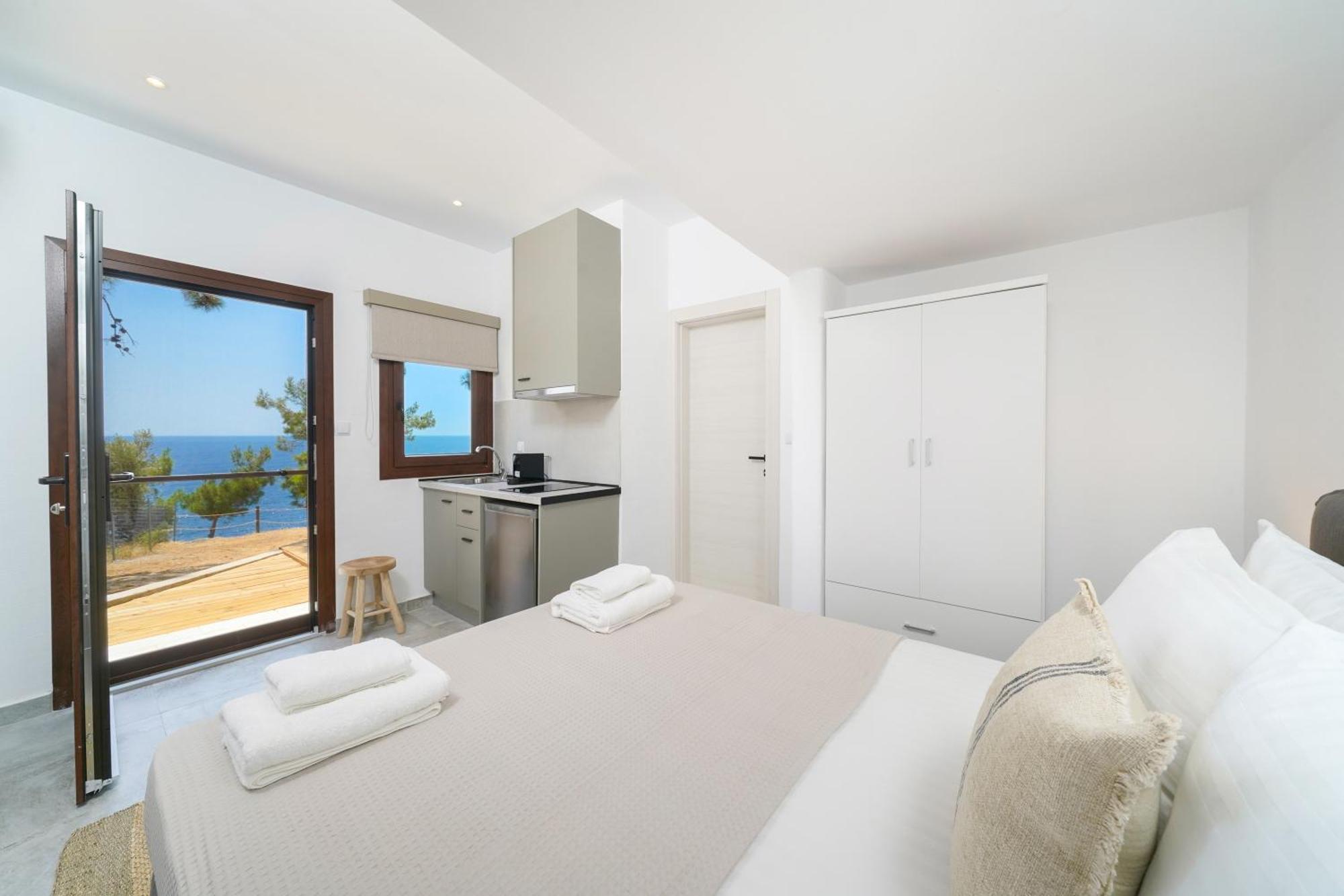 Acroterra - Easy Living * Aliki (Thasos)