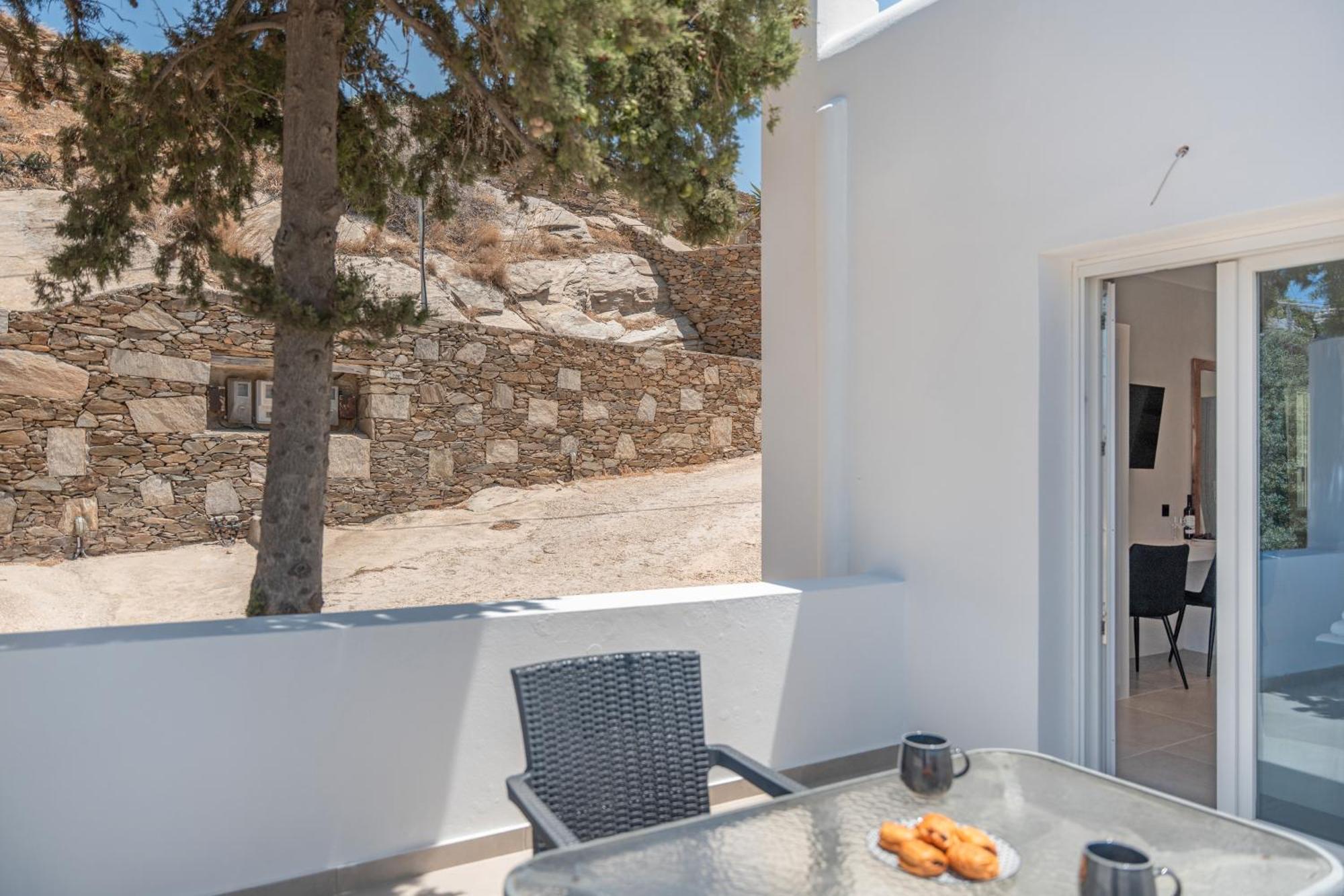 Country House Apartments * Chora (Ios)