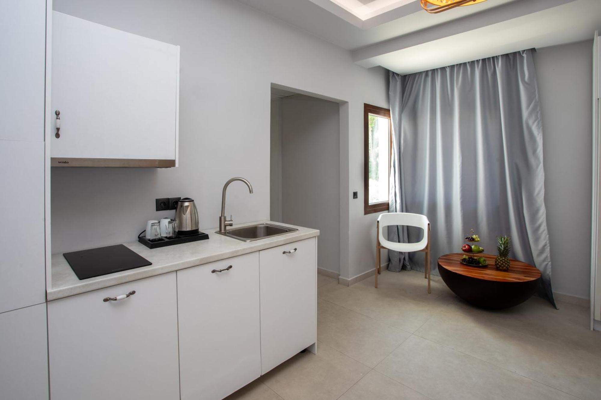Enjoy Lichnos Bay Village, Camping, And 2*