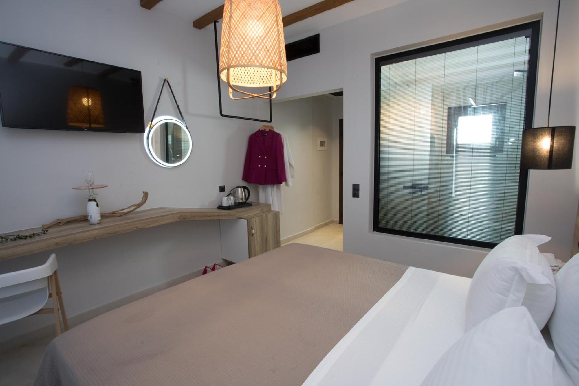 Enjoy Lichnos Bay Village, Camping, And Aparthotel
