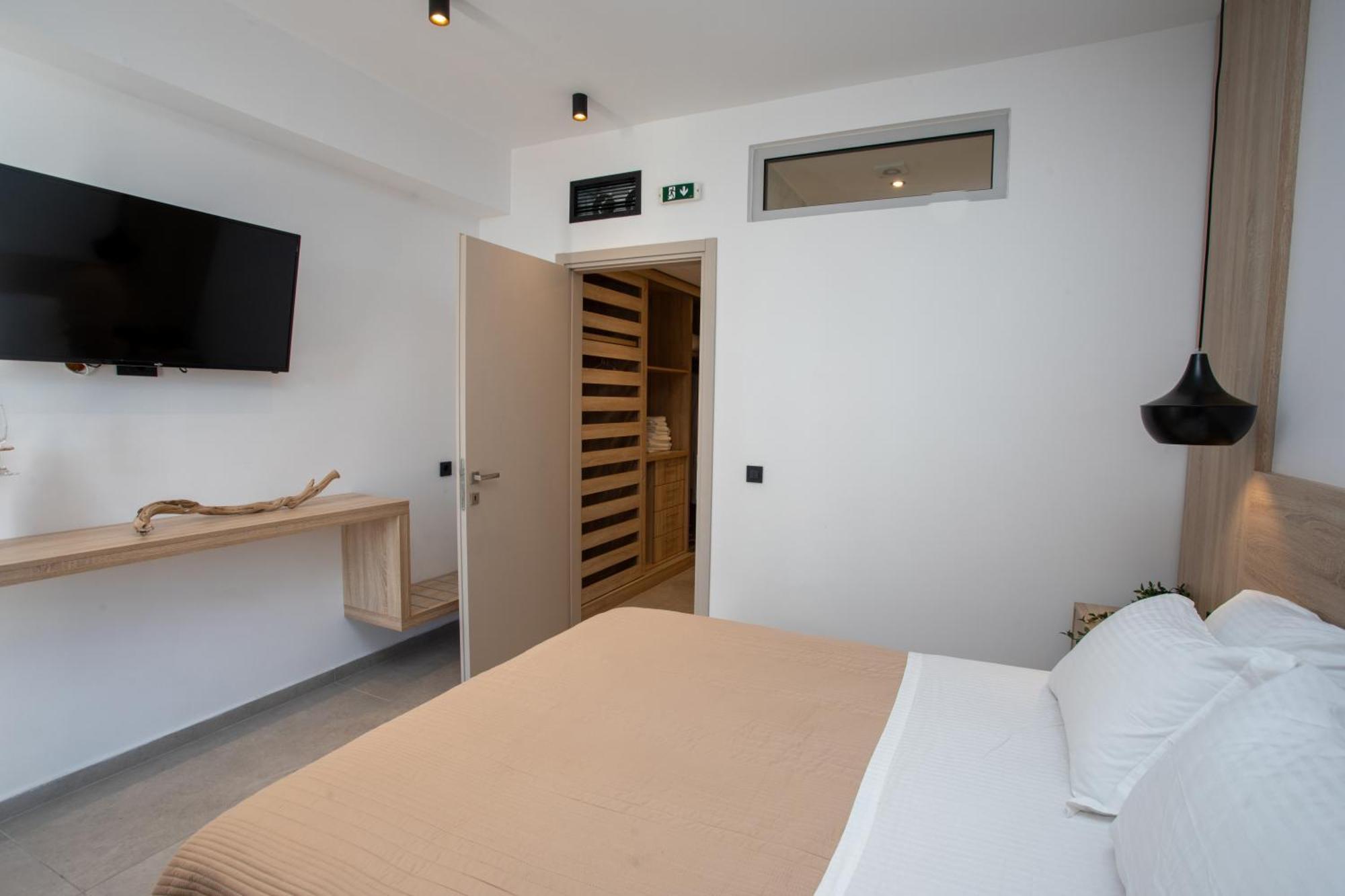 Enjoy Lichnos Bay Village, Camping, And 2* Parga