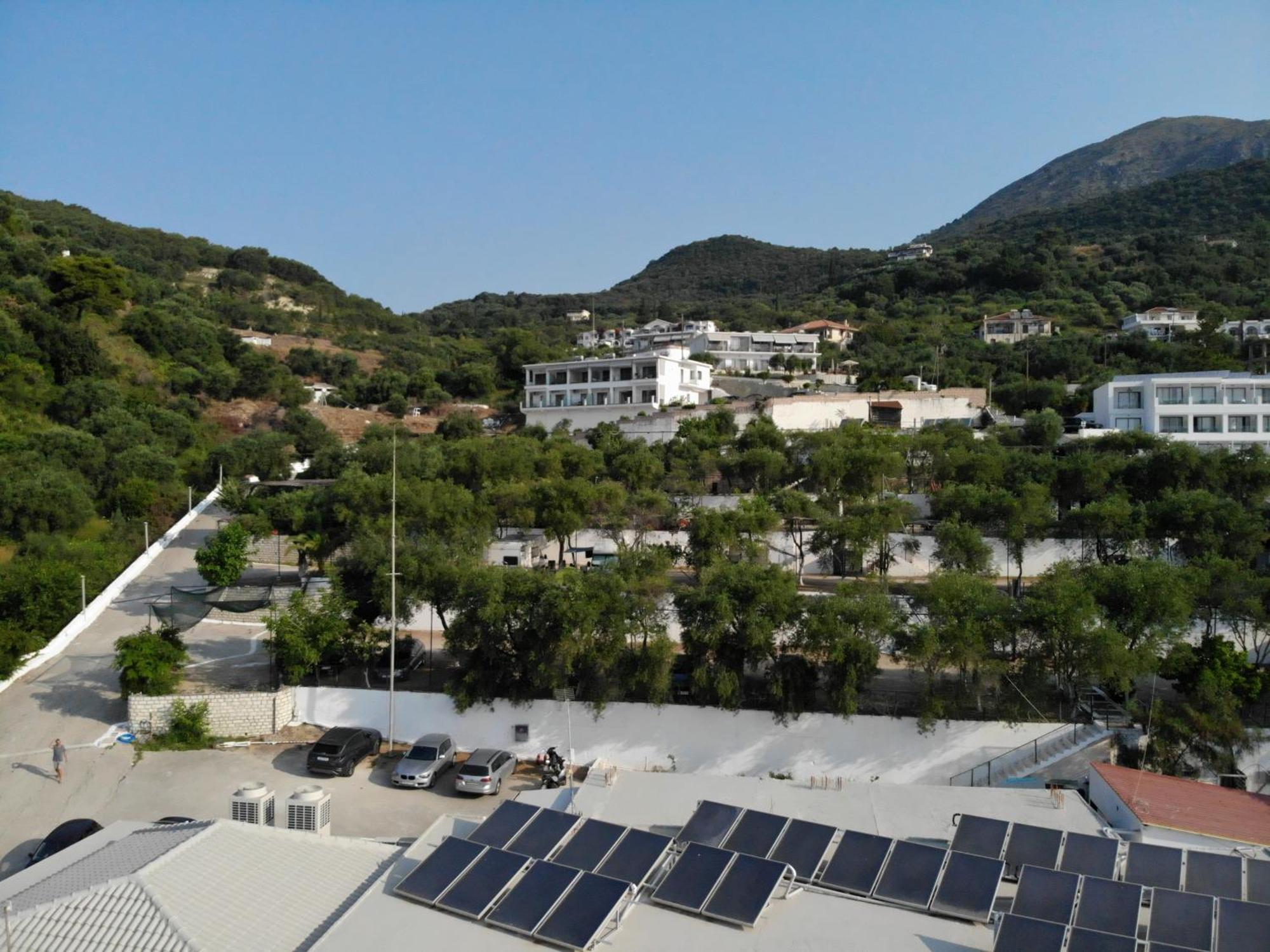 Enjoy Lichnos Bay Village, Camping, And 2*