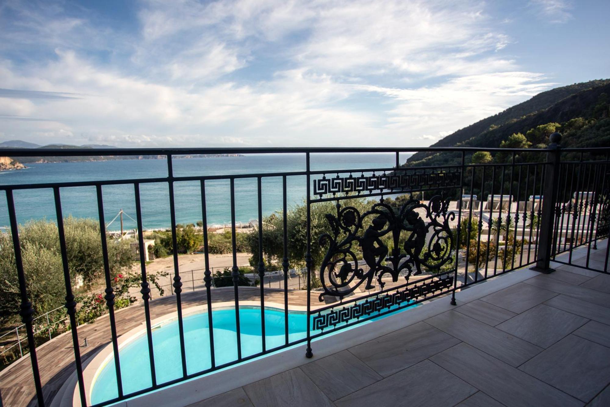 Enjoy Lichnos Bay Village, Camping, And Aparthotel 2*