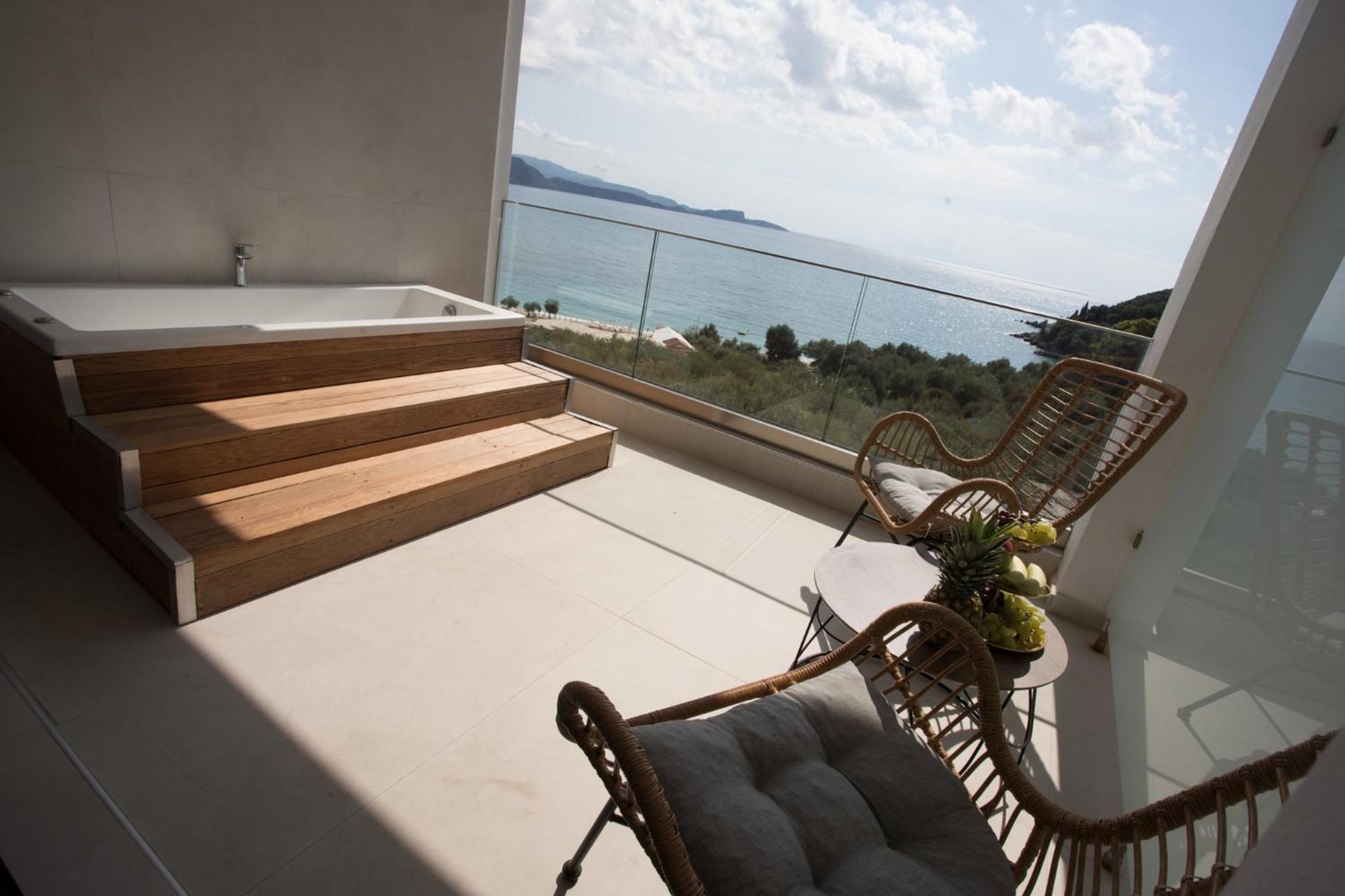 Enjoy Lichnos Bay Village, Camping, And 2*