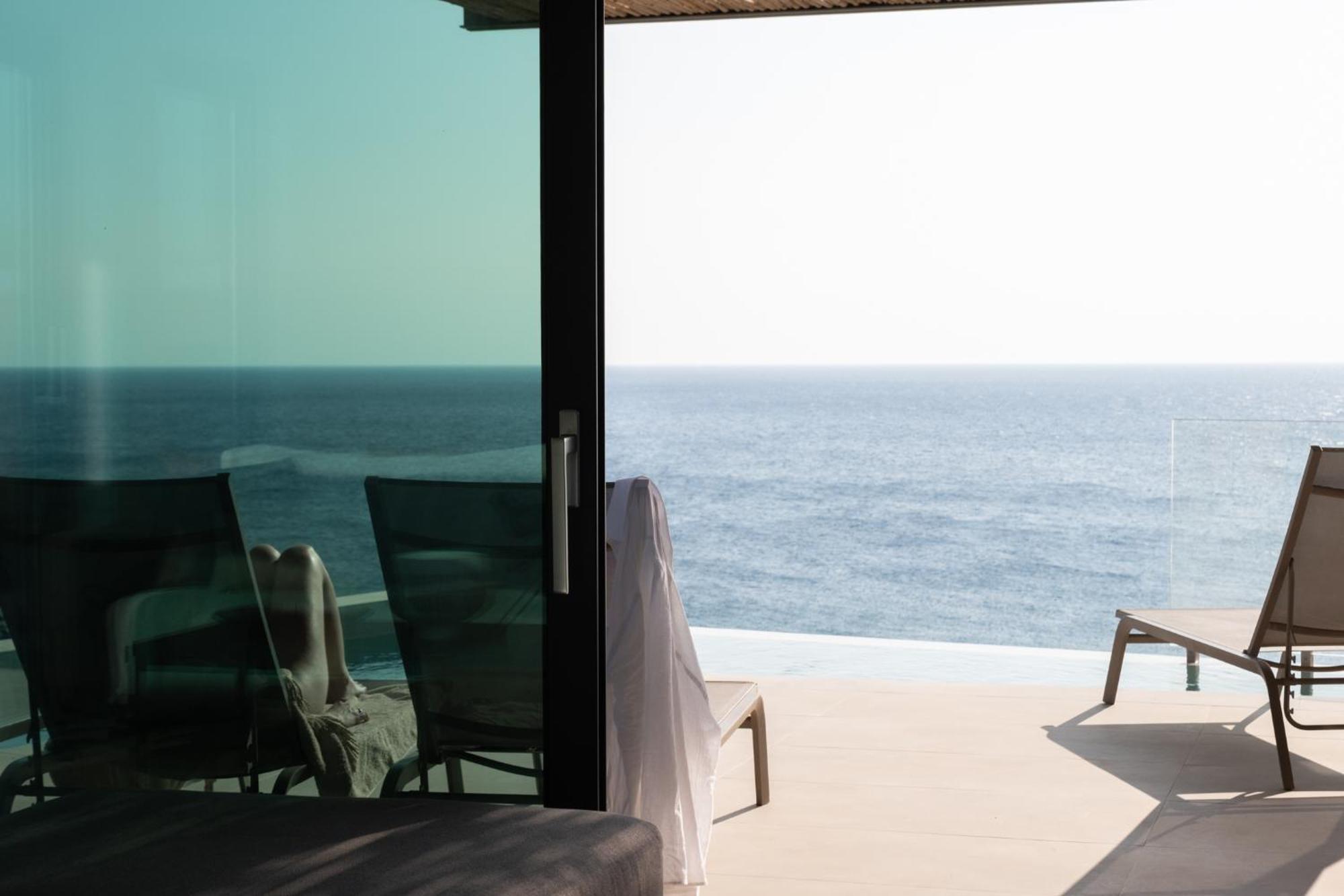 Villa Casa Tarrha- Beachfront With Heated Pool