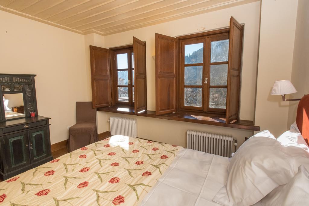 Epoches 3* Karpenisi