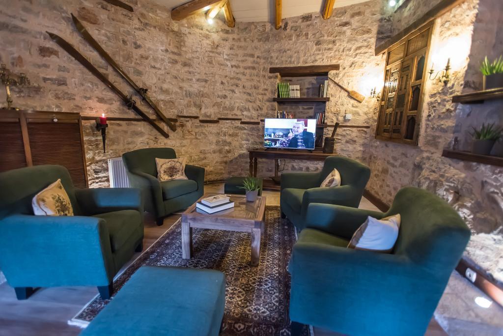 Epoches 3* Karpenisi