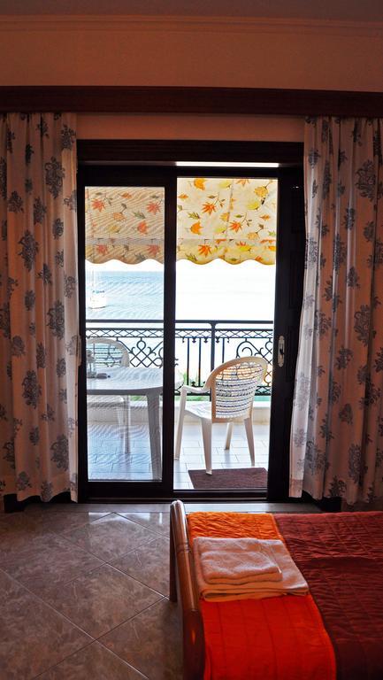 Avlakia Beach & *