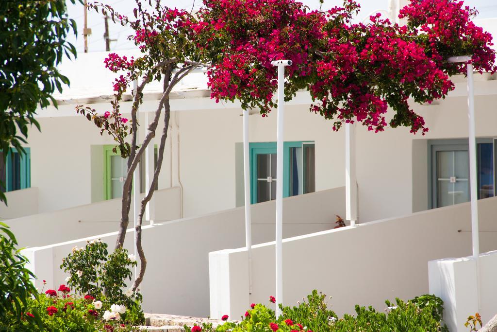 Parasporos Village Aparthotel Adamantas (Milos)