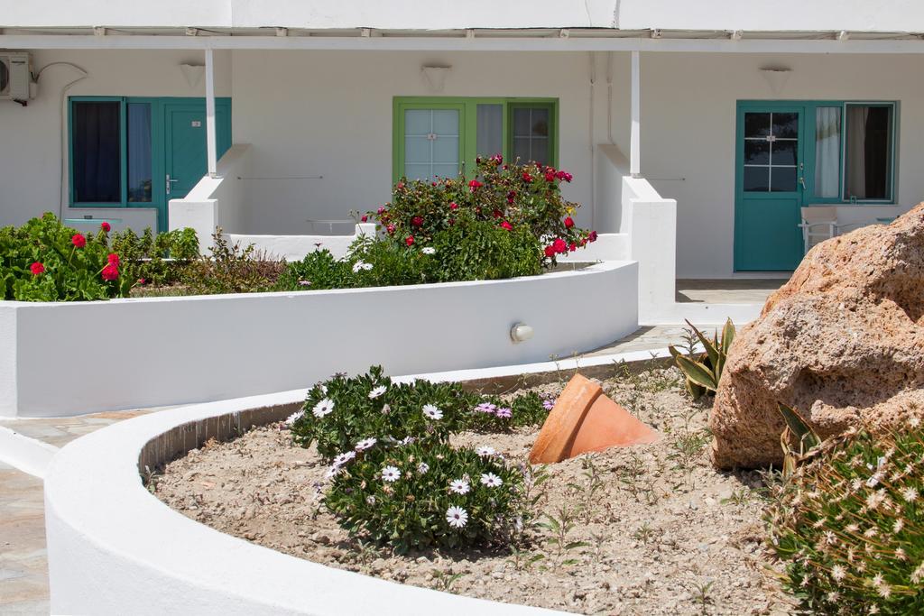 Parasporos Village Aparthotel