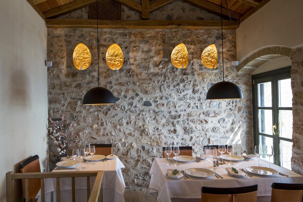 Moni Emvasis Luxury Hotel