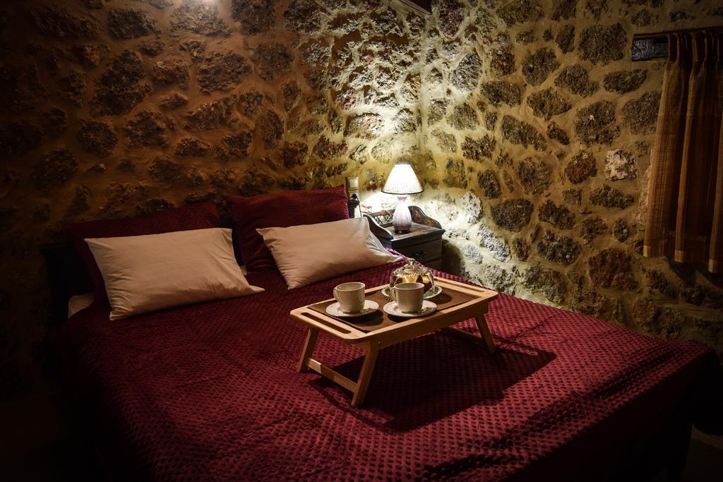 Paliokastro Guest house