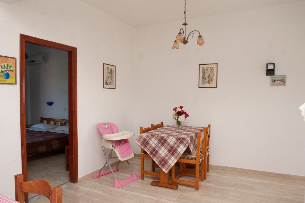Maria's Paradise Apartment Astrakeri