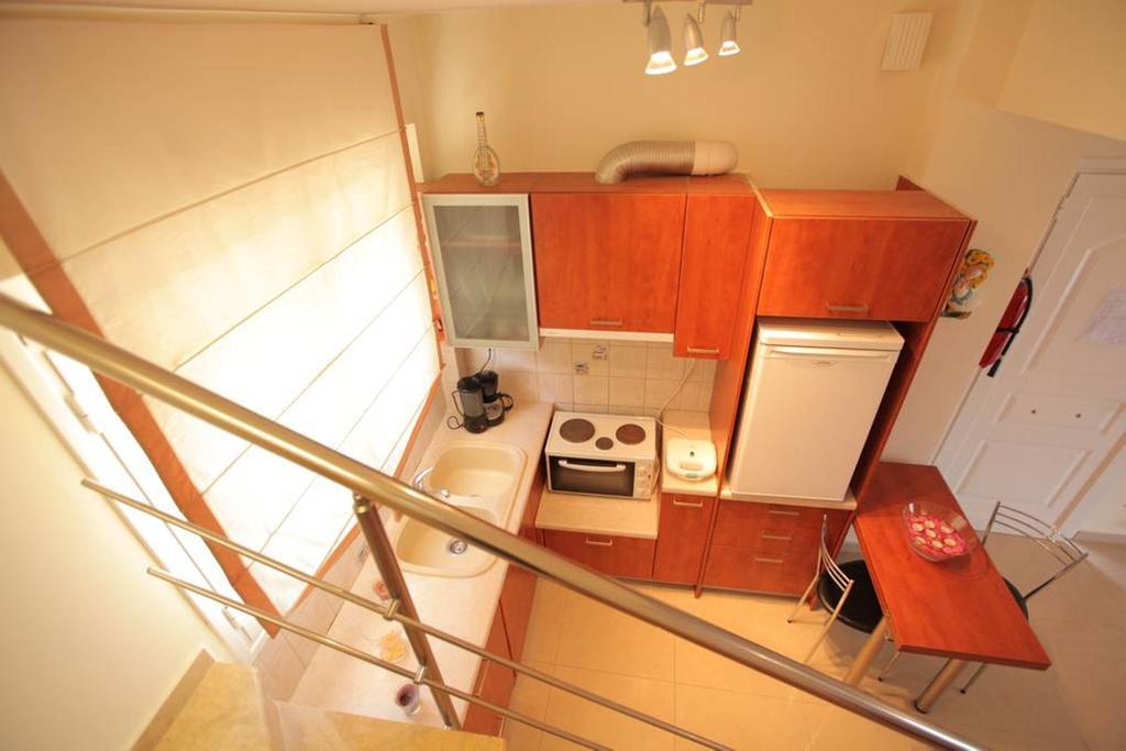 Christine Apartment *