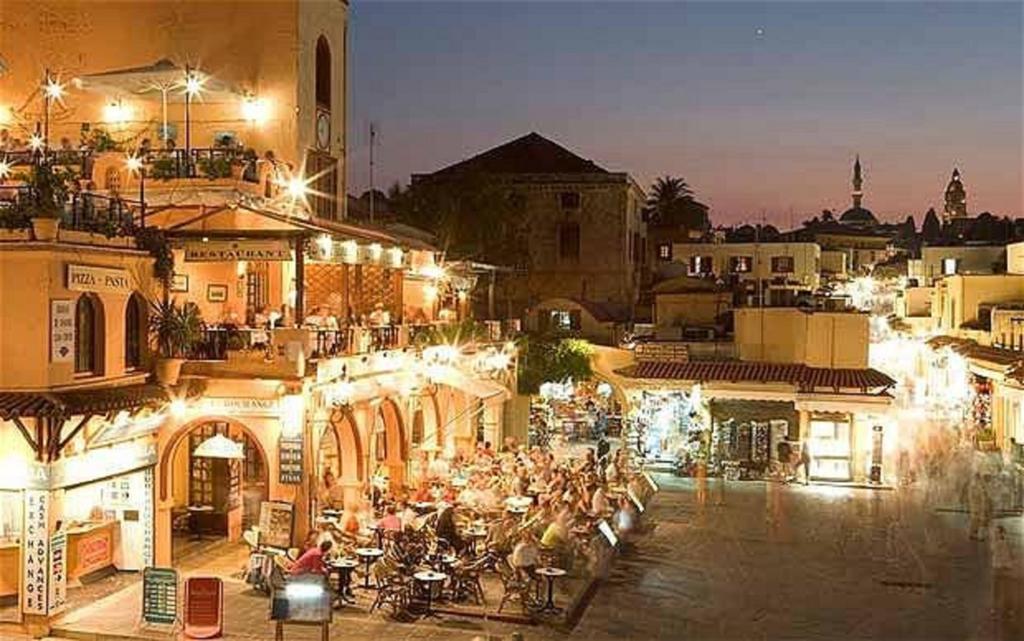 3 Charites Old Town Apartment *
