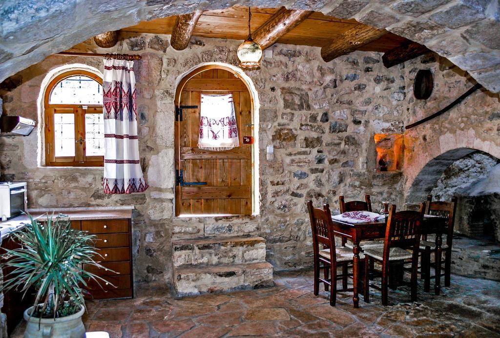 Traditional Stone Aparthotel Vafes