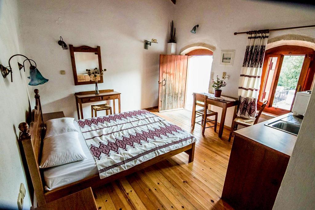 Traditional Stone Aparthotel Vafes