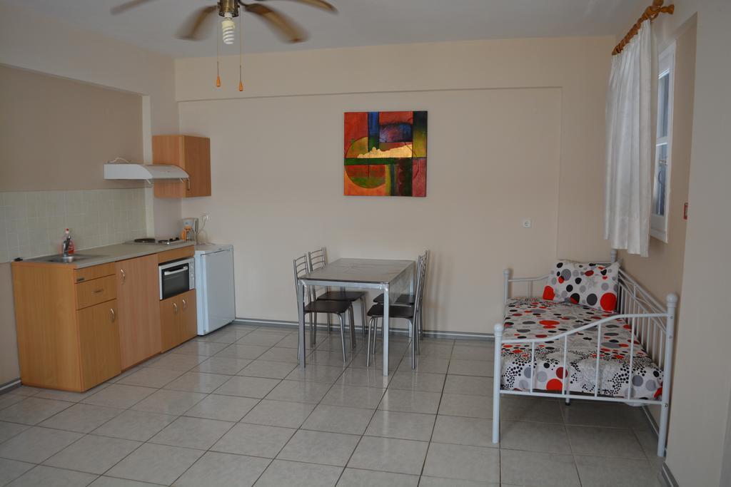 Iro Aparthotel 2*