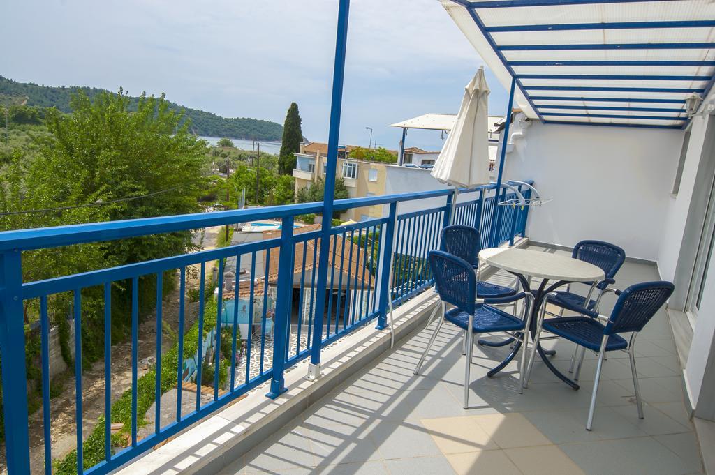 Maria Aparthotel *