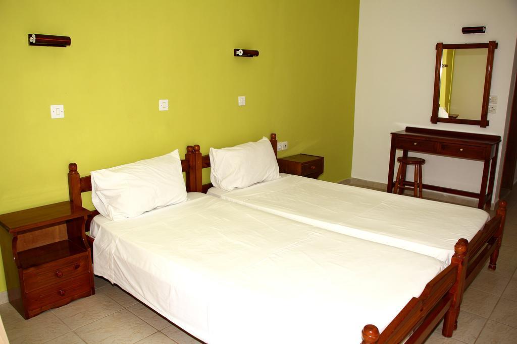 Karavos Aparthotel 2*