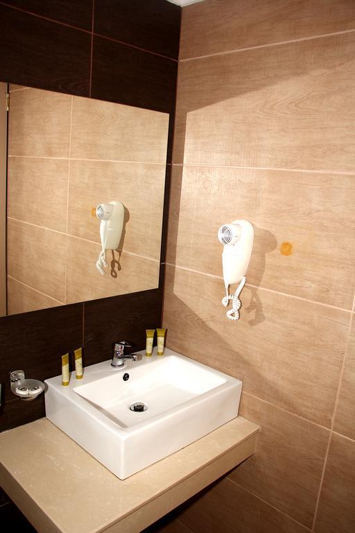 Aparthotel Karavos