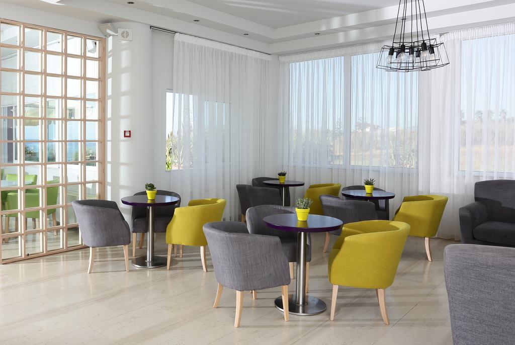 Aparthotel Artina 2*