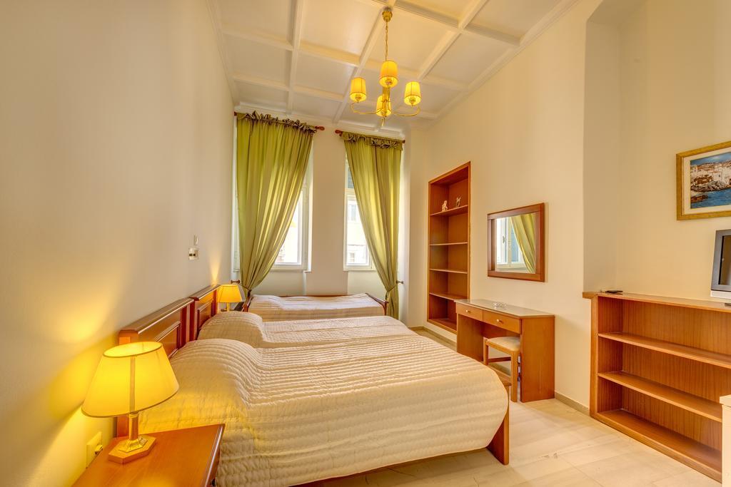 Halaris Hotel 2*