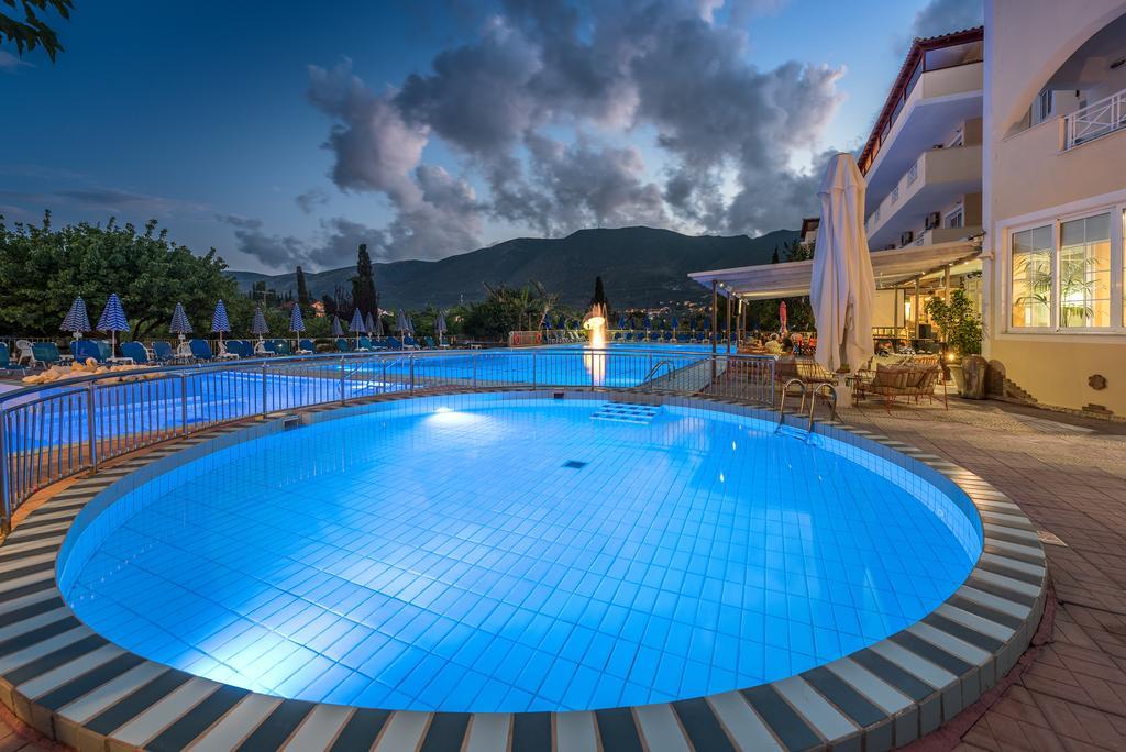 Koukounaria & Hotel