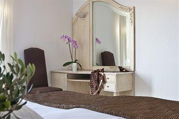 Myconian Kohili & Kalypso 3* Glastros (Mykonos)