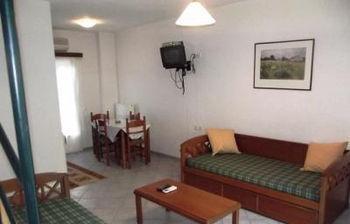 Chrisanthi Apartment *