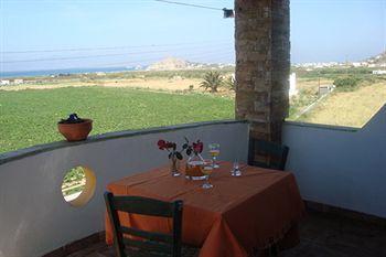 Manolis Aparthotel 2*