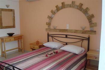 Manolis Aparthotel 2*