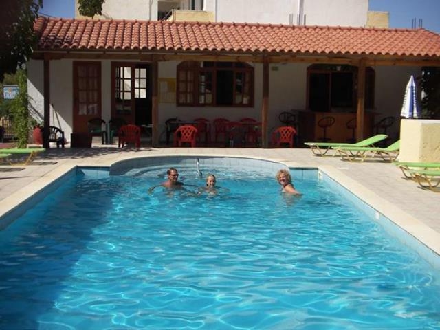 Hotel Prinos *