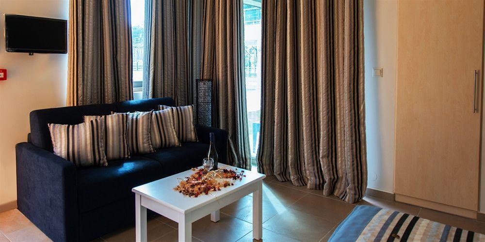 Mantinia Bay Aparthotel