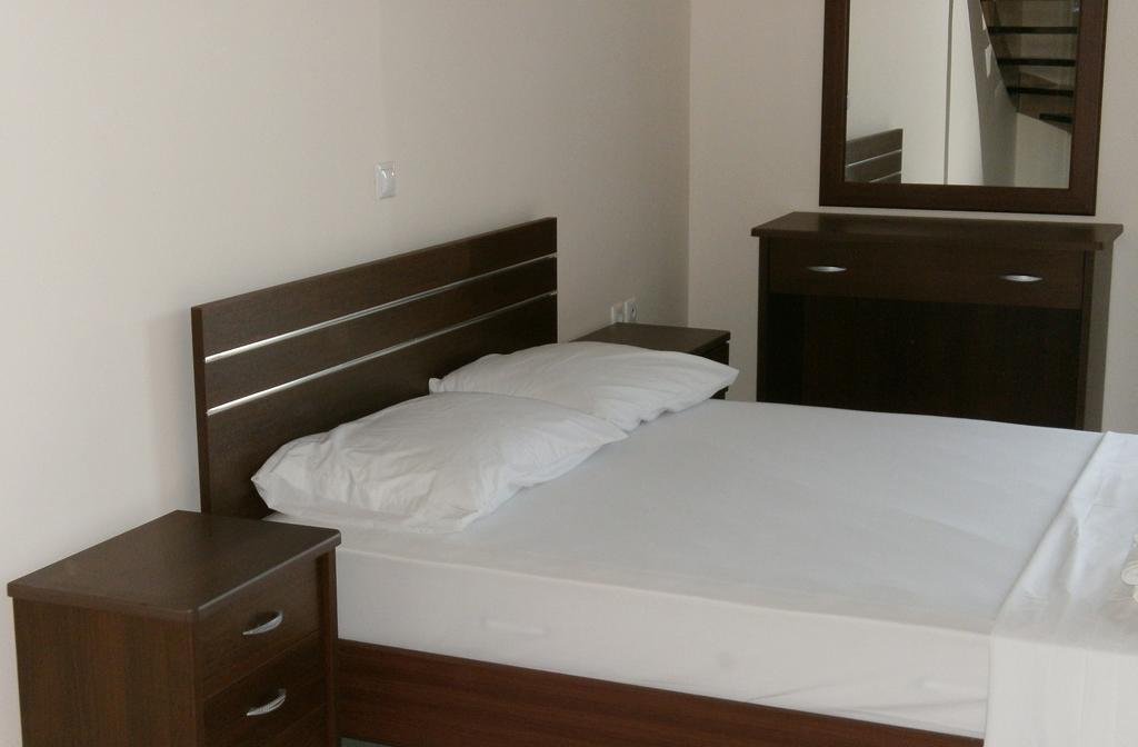 Artemis - Marina Evia