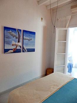 Captain Zeppos Hotel *
