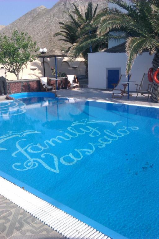 Family Vassalos * Perissa (Santorini)