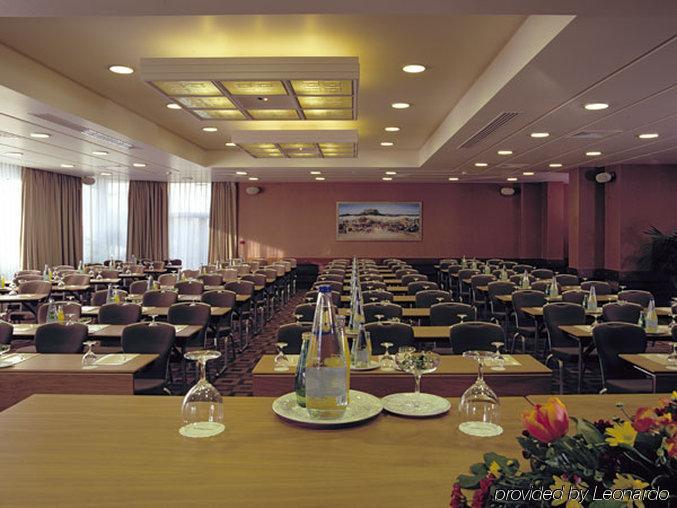 Hotel Attica Av, Airport W. By Ihg