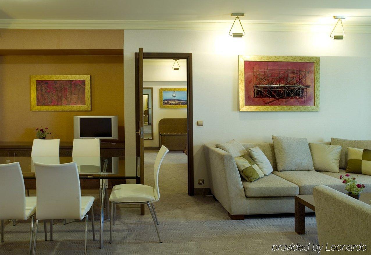 Hotel Attica Av, Airport W. By Ihg